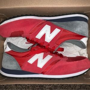 Hardly worn, women’s red 420 originals NEW BALANCE  sneakers